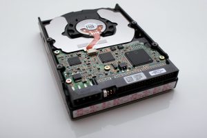 Pourquoi les disques durs sont-ils si importants pour stocker des données?